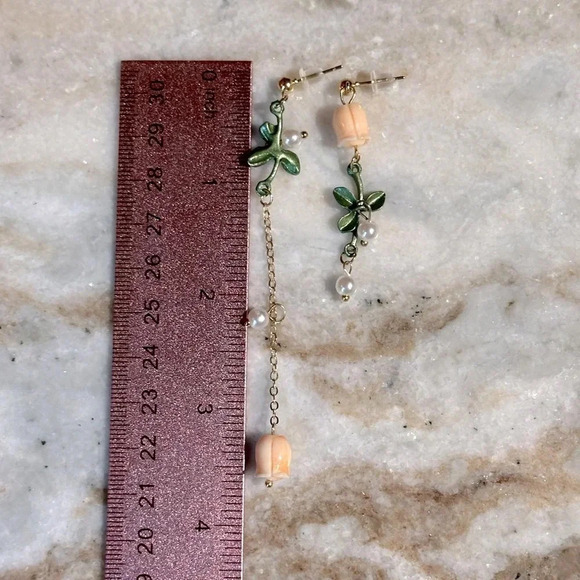 Asymmetrical Peach Tulip Enamel and Faux Pearl Gold Tone Long Dangle Earrings - Picture 3 of 3